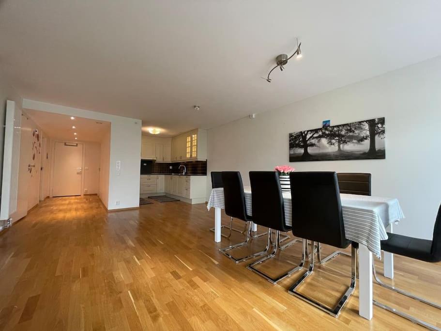 3 Sleeping Rooms For 82M2 Which Direct Traffic To Airport And City Center Bergen Eksteriør bilde